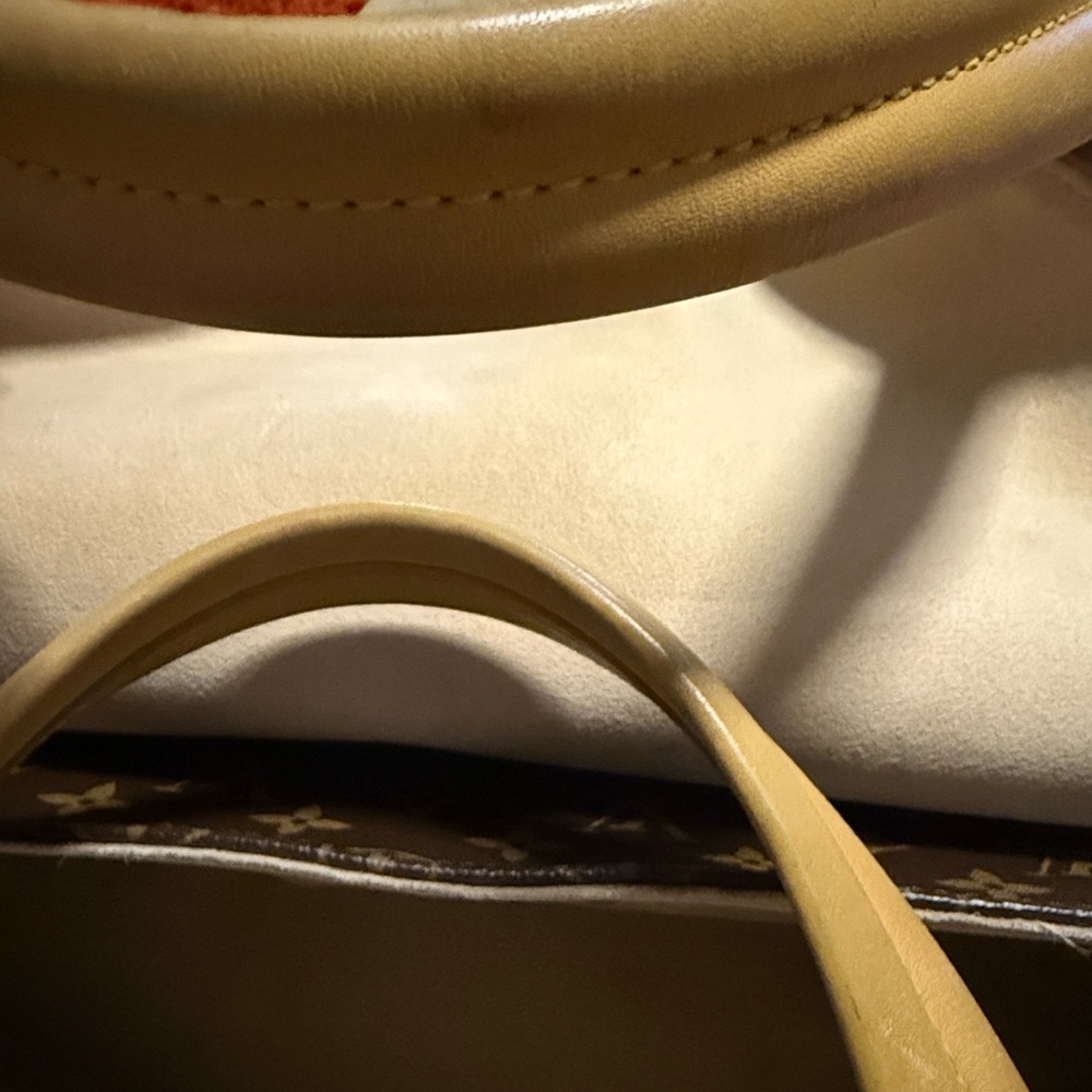 Louis Vuitton Monogram Canvas Beverly MM shoulder bag. Comes with COA